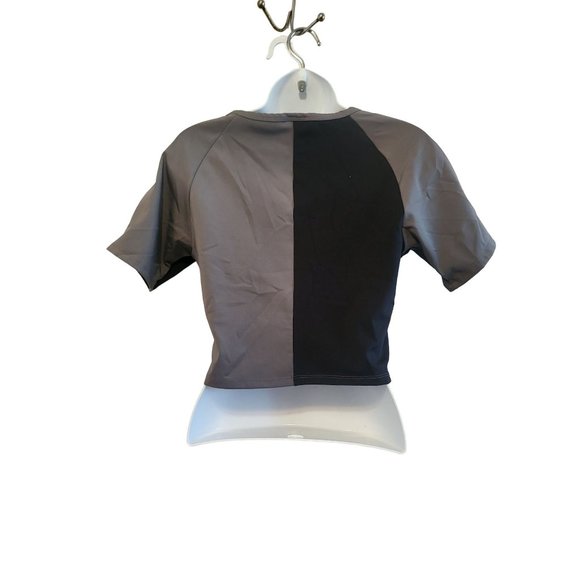 Gymshark asymmetrical colorblock crop top Size Large Gray/Black - Picture 5 of 6